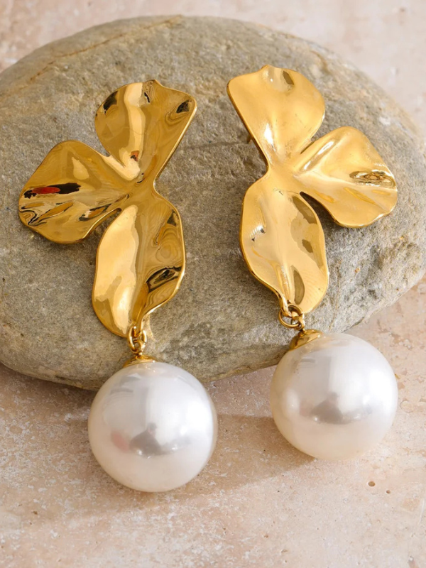 Boucles d’Oreilles Fleurs Dorées Élégantes