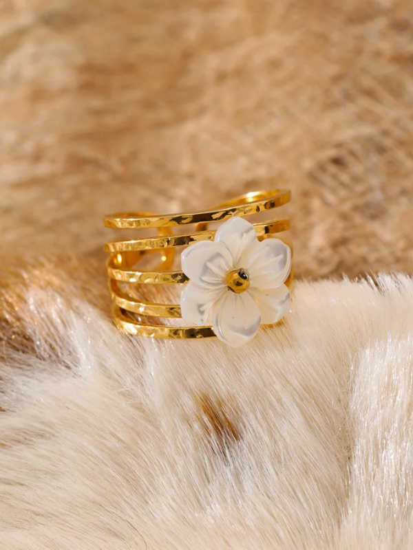 Bague Fleur Blanche Dorée
