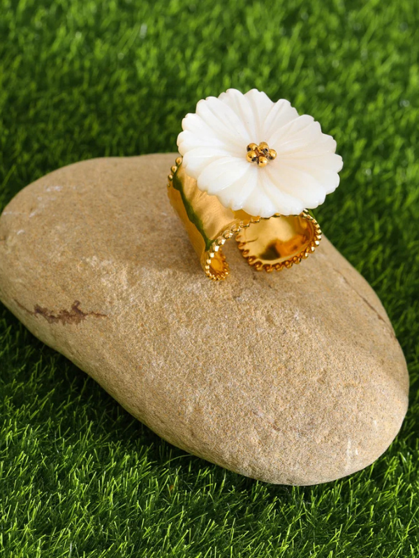 Bague Fleur Blanche Elégante