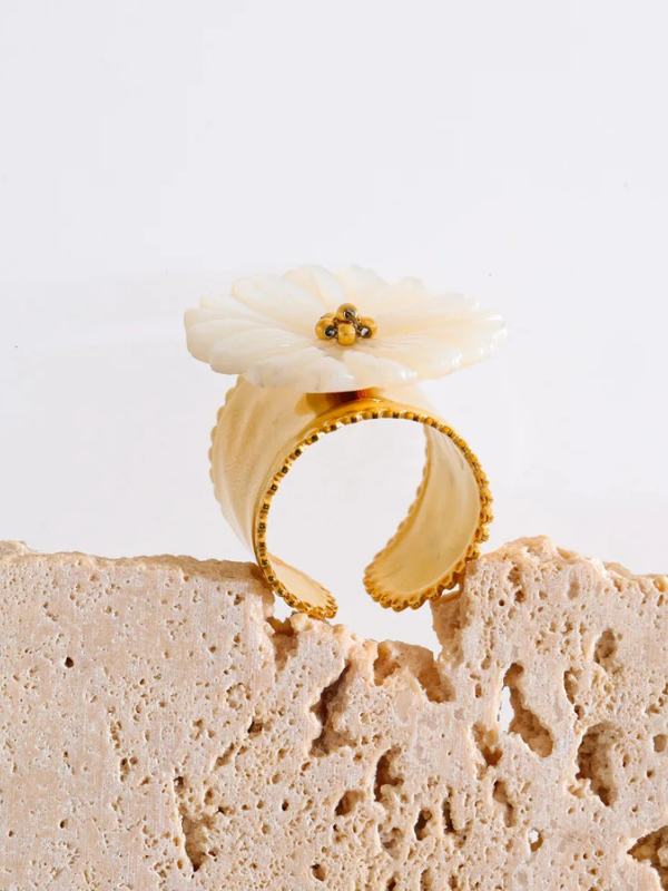 Bague Fleur Blanche Elégante