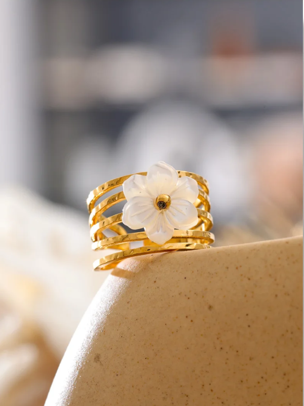 Bague Fleur Blanche Dorée