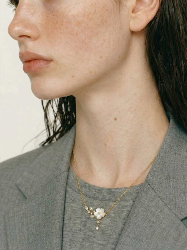 Collier Doré Fleur Nacrée