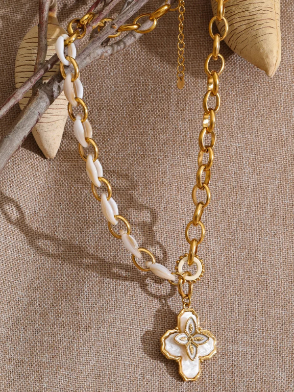 Collier Fleur Nacre Doré