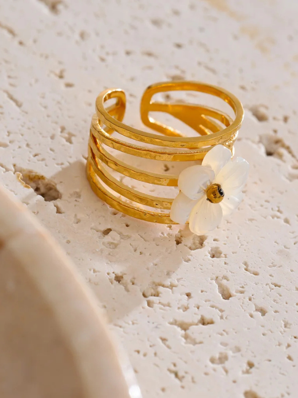 Bague Fleur Blanche Dorée