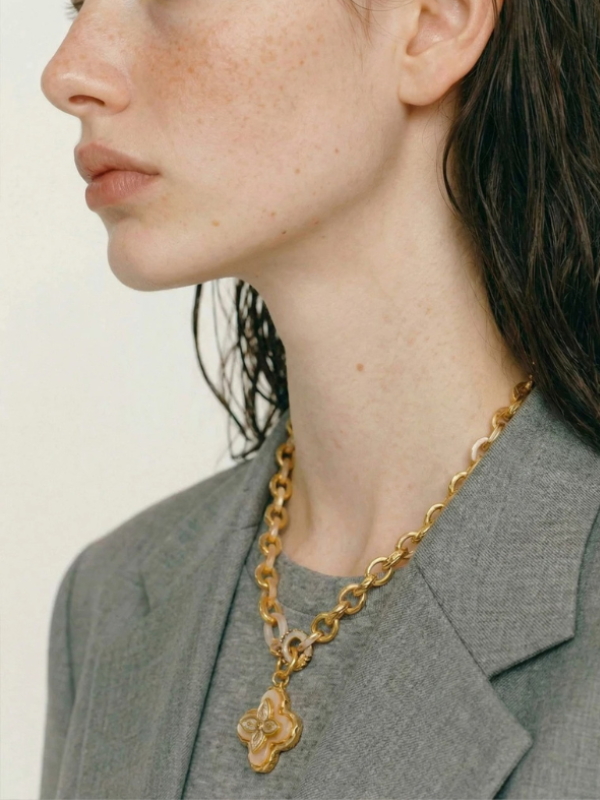 Collier Fleur Nacre Doré