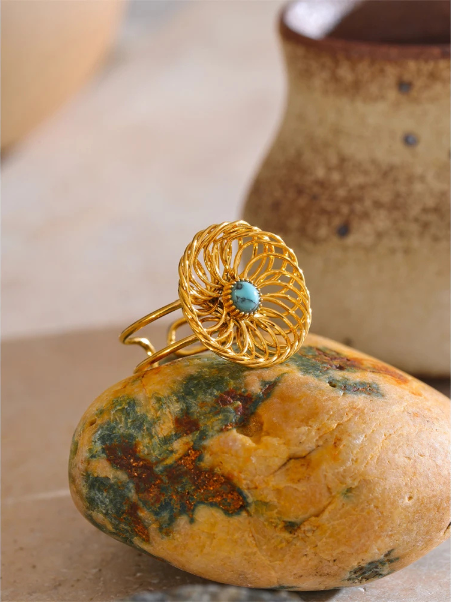 Bague Fleur Pierre doré