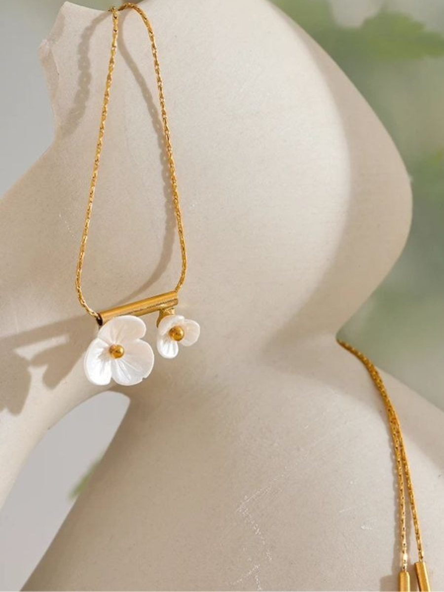 Collier Fleur Blanche