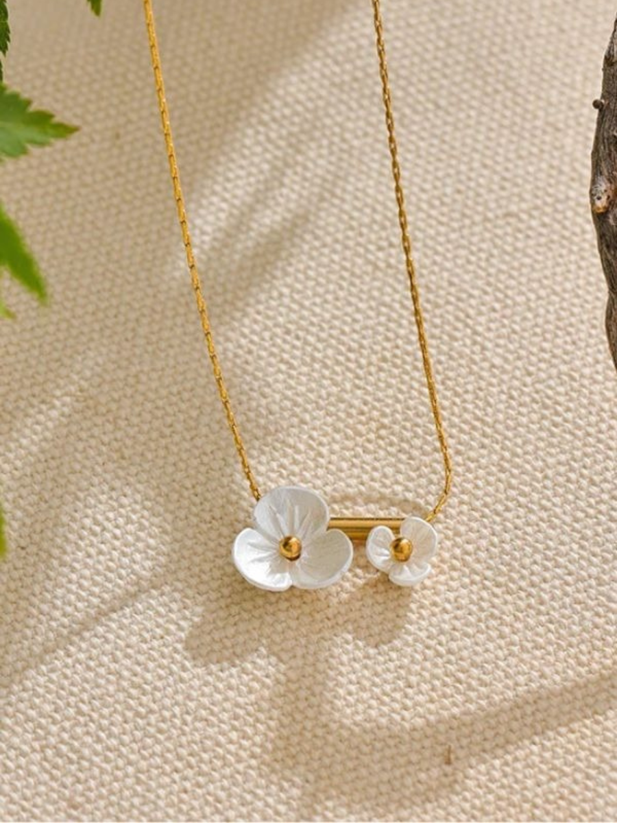 Collier Fleur Blanche