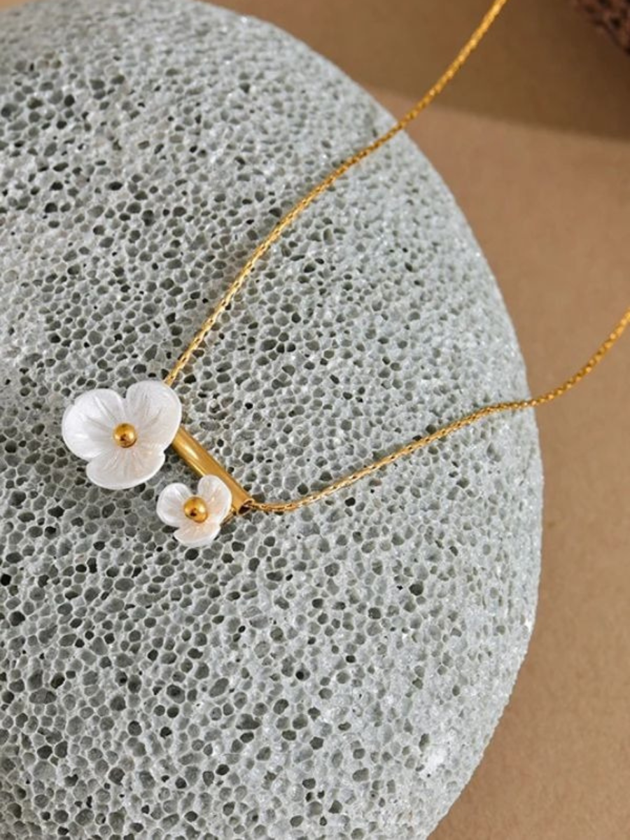 Collier Fleur Blanche