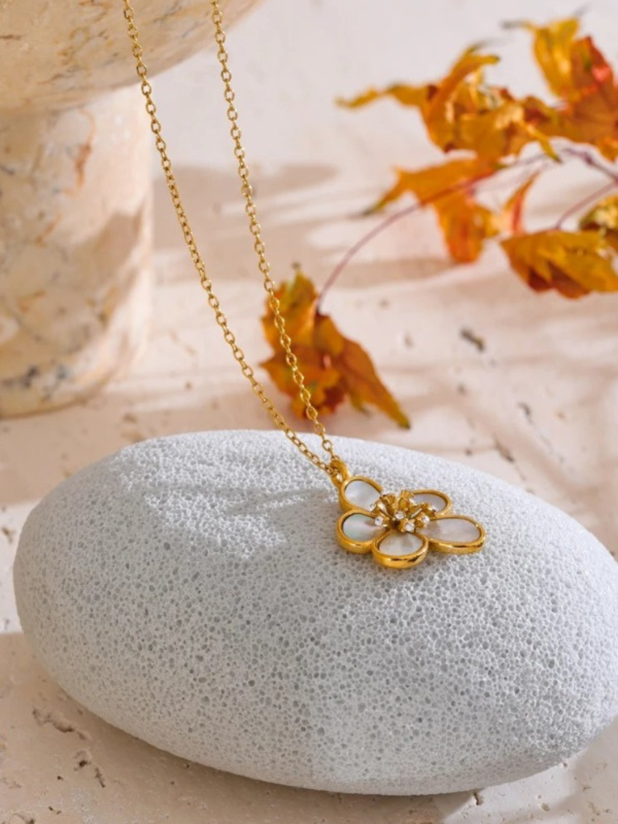 Collier Fleur Nacre